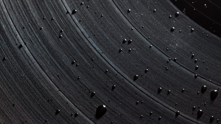 EL LOCO QUE VIVE AL LADO